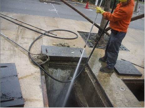 东胜池底污泥如何清理