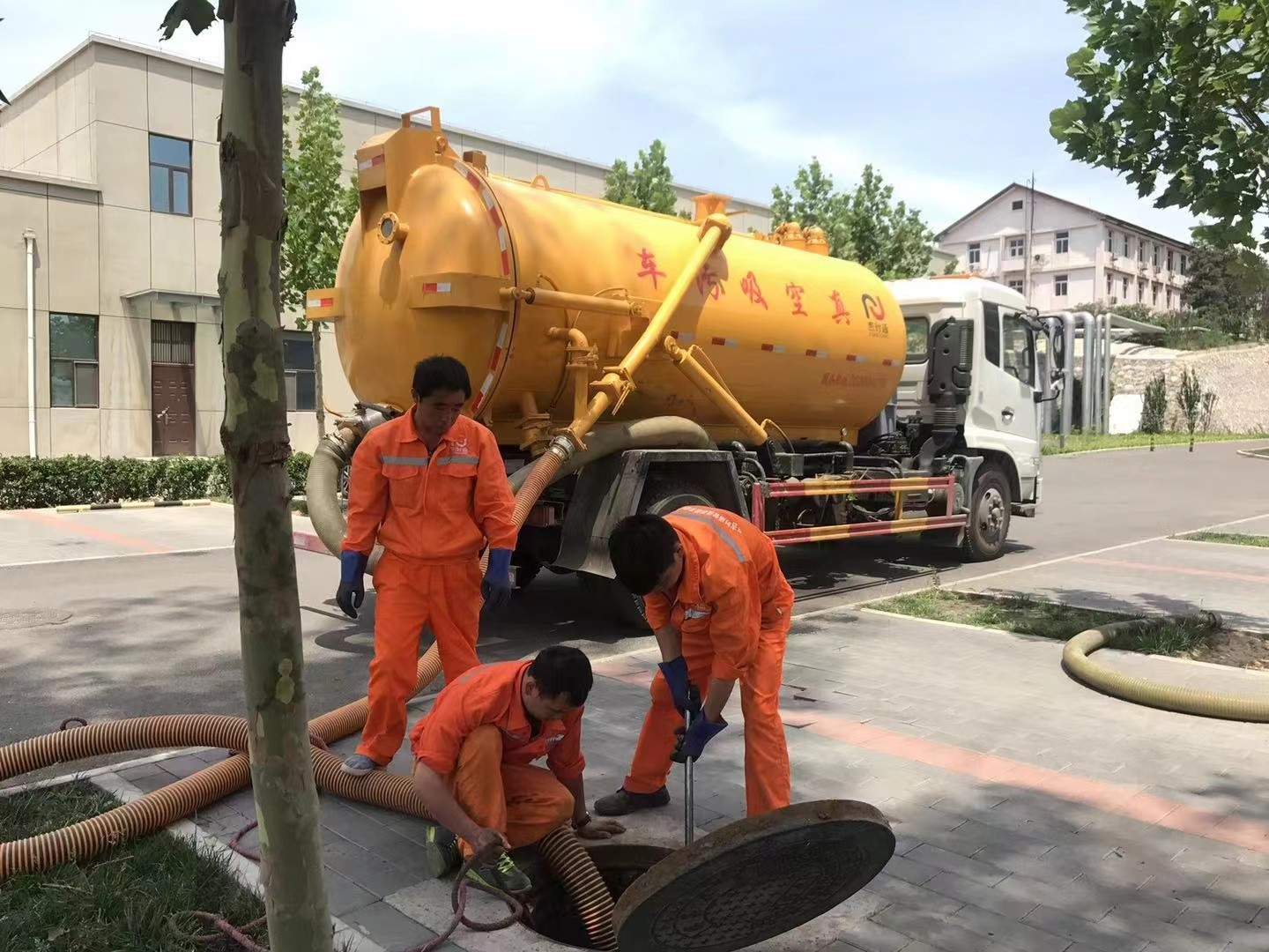 东胜化粪池清理与5-8吨吸粪车施工效率分析